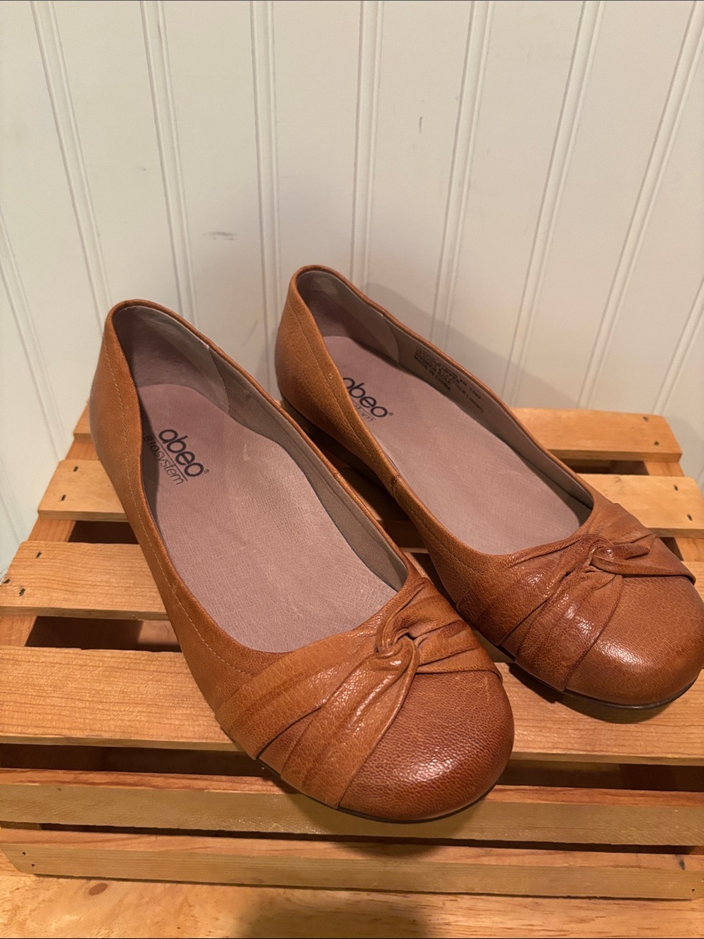 abeo B.I.O. System Leather Tan Knot-Detail Ballet Flats Size 8 Narrow